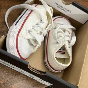 Gently used Converse chucks. Size 4